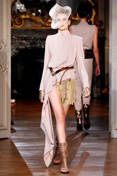 Look 17